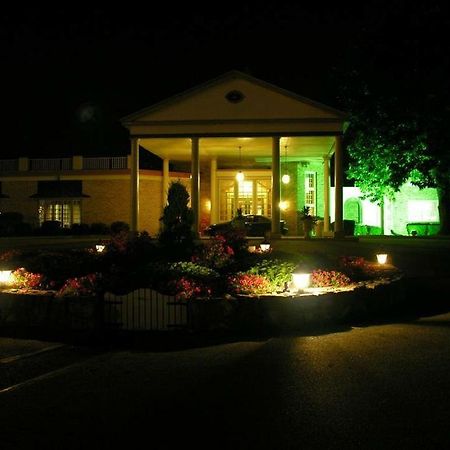 Hotel Carlisle & Embers Convention Center Екстер'єр фото