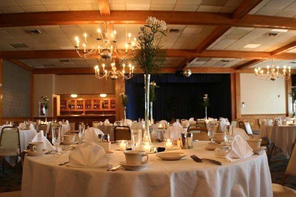 Hotel Carlisle & Embers Convention Center Екстер'єр фото