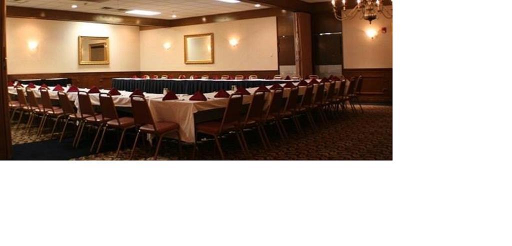 Hotel Carlisle & Embers Convention Center Екстер'єр фото